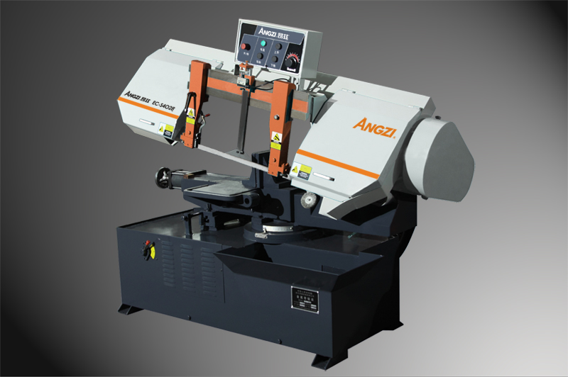 操作鋸床時如何保障安全？